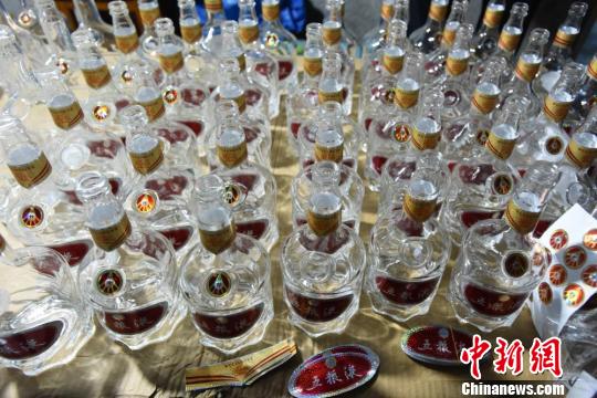 浙江台州警方侦破特大制售假酒案 有茅台、五粮液、水井坊和剑南春等高价酒