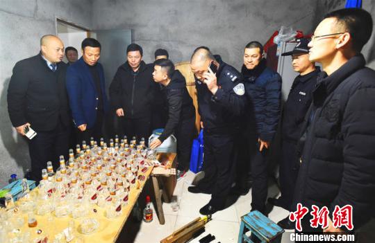 浙江台州警方侦破特大制售假酒案 有茅台、五粮液、水井坊和剑南春等高价酒