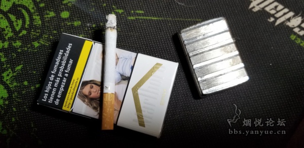西班牙完税白金万宝路香烟品鉴：细腻醇和、余香萦绕