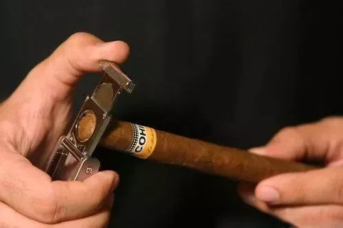 新手接触雪茄中的常见误区