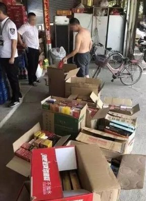 漳州警方在某零售户店内查获大量违法卷烟