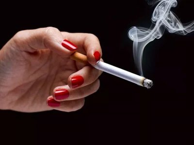 女老板雇人非法私运300多条香烟到贵阳贩卖