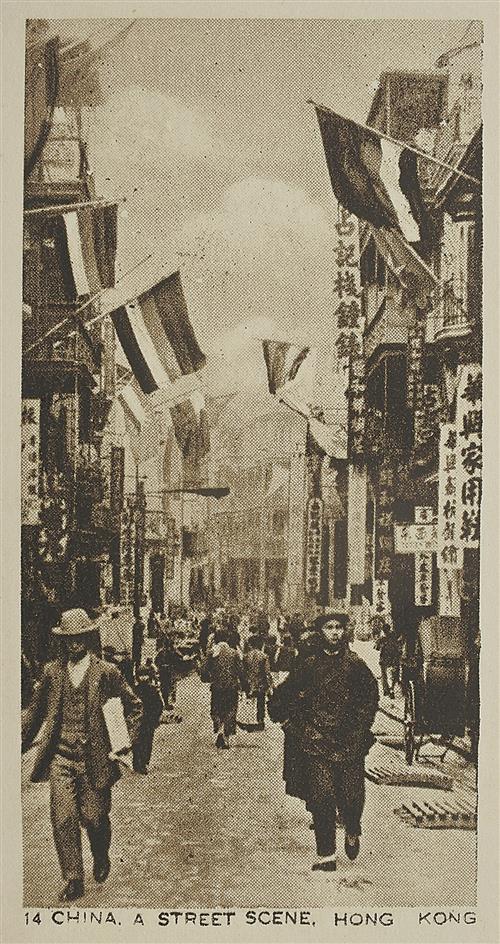 ①上世纪20年代，英国烟草公司出品的“中国风景”烟画之“上海街”。