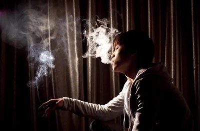 研究称孤独的人更可能吸烟，且更难戒除