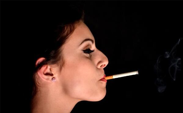 爆珠烟对女人的危害，影响生育（造成月经不调）