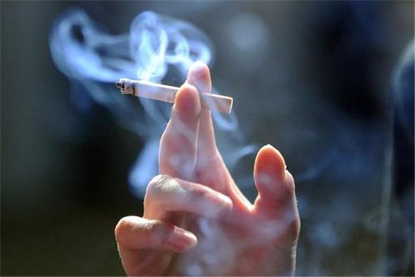 抽爆珠烟的危害有哪些 抽爆珠烟危害比普通香烟更大